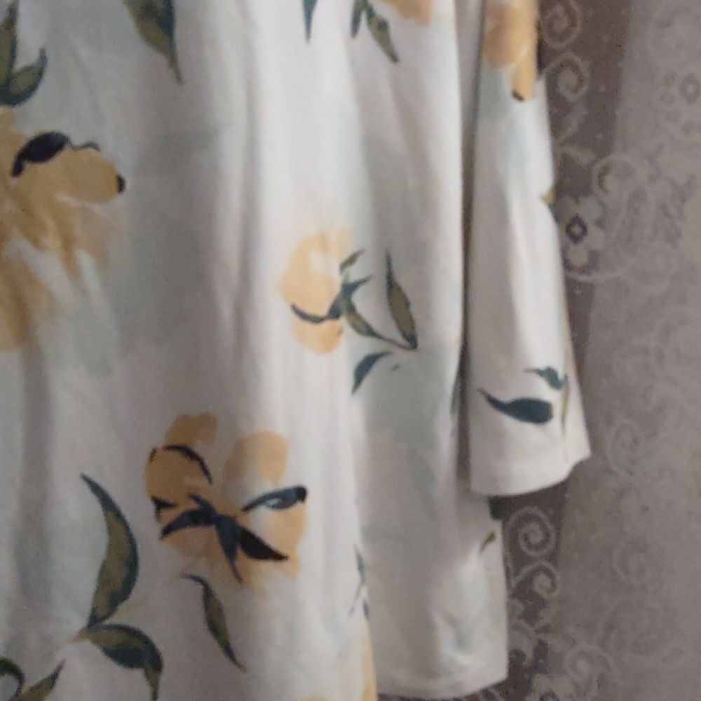 Ann Taylor Women's Size L Classic Yellow Floral 3/4 Sleeve Pullover Top - Picture 3 of 9